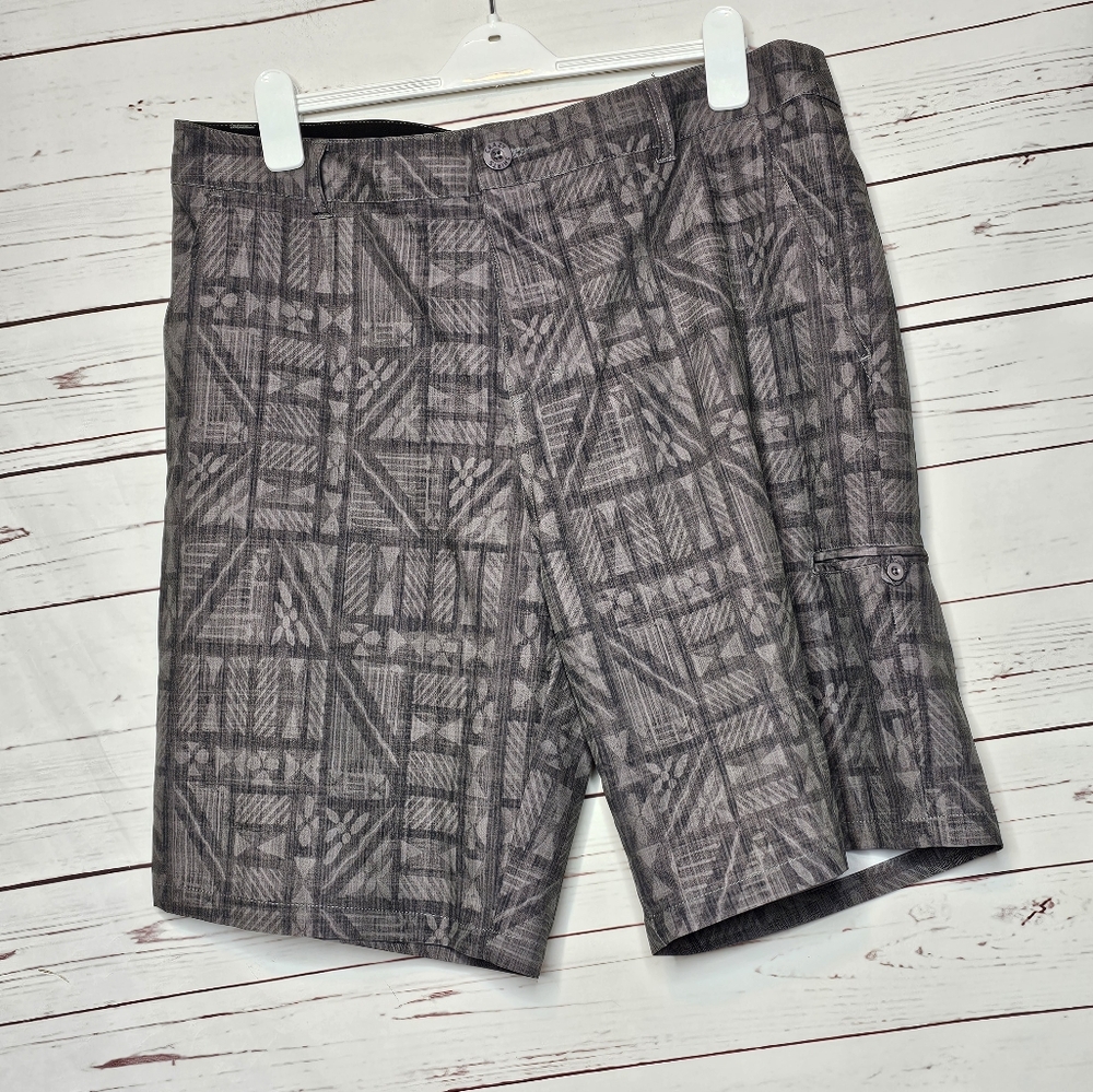 Crazy Shirts Men's Geometric Patterned Gray Walking Shorts